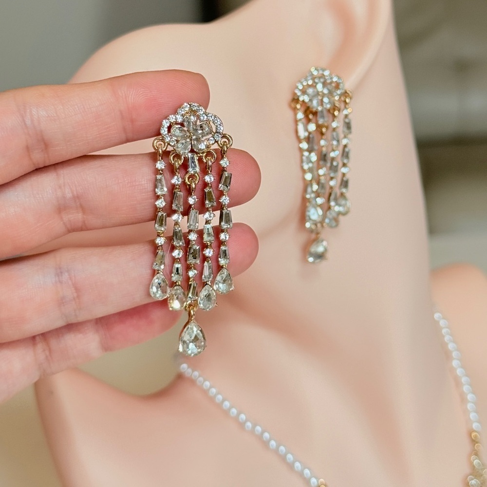 ⚜️ Elegant Gold and Silver Dangle Earrings - Picture 7 of 8
